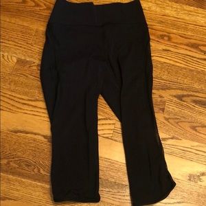 Cropped lululemon leggings with mesh